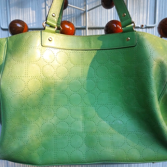 Kate Spade:A Bright Green Maxi Shoulder Bag 💚💚💚